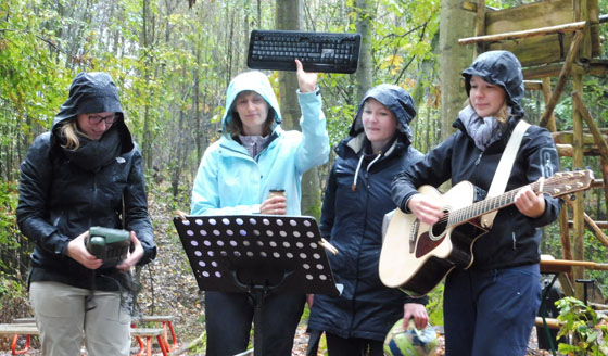 Waldkigapersonal singt